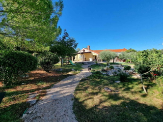 &lt;div&gt;Casa con una splendida proprietà - Rasopasno&lt;/div&gt;