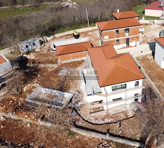 Una bellissima e moderna villa con piscina in una piccola cittadina dell'Istria!