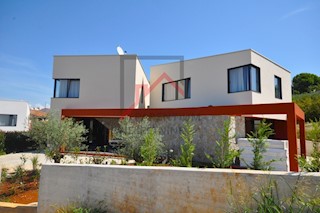 Poreč, dintorni, bellissima villa moderna con piscina coperta!