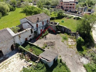 Istria, zona Parenzo - Casa tradizionale in pietra da ristrutturare con vista mare