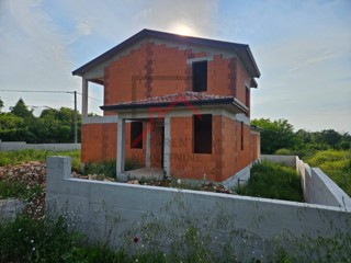 Casa in fase di costruzione non finita in vendita