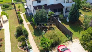 Parenzo, dintorni, eccellente appartamento duplex con giardino!