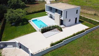 Poreč, dintorni, villa moderna con piscina nella natura!