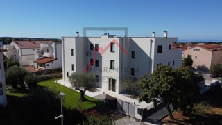 Parenzo, Casa a Schiera di Lusso con Vista Mare!