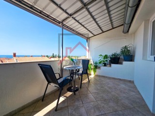 APPARTAMENTO VICINO AL CENTRO CITTÀ E ALLA SPIAGGIA CON VISTA PANORAMICA SUL MARE E SULLA CITTÀ DI PARENZO