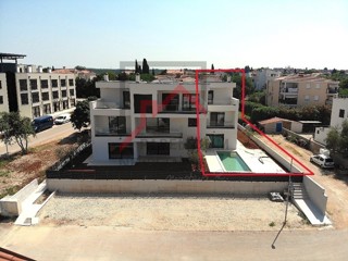 Poreč, Casa di Lusso con Piscina e Vista Mare!