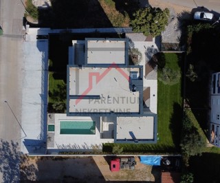 Poreč, Casa di Lusso con Piscina e Vista Mare!