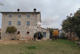 Parenzo, dintorni, casa in pietra con ampio giardino