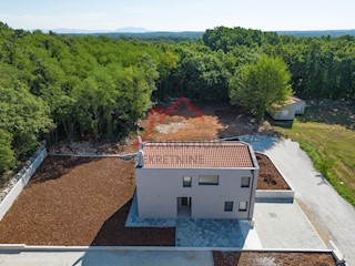 Dintorni di Parenzo, una casa simpatica con piscina circondata dal verde!