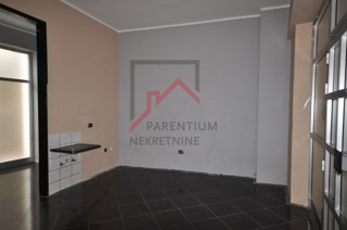 Spazi commerciali nel centro città - Parenzo