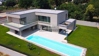 Dintorni di Parenzo, villa moderna di lusso con piscina e sauna!