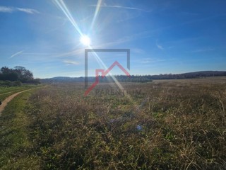 Terreno edificabile in una posizione tranquilla con una splendida vista sulla natura!!!