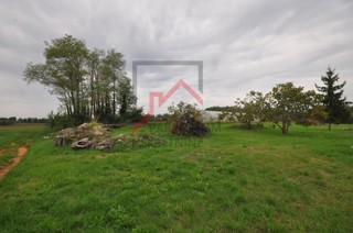 Terreno edificabile per una casa in una posizione tranquilla