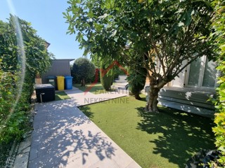Casa bifamiliare con grande jacuzzi, a 1 km dal mare