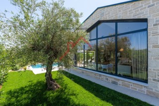 Istria, zona Parenzo - Villa moderna su un unico piano, tre camere da letto, piscina riscaldata, giardino paesaggistico, parcheggio