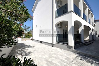 Palazzina, con 7 appartamenti non lontano dal mare