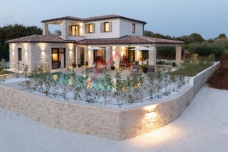 Poreč, dintorni, splendida villa rustica arredata con vista sul mare e sugli uliveti!