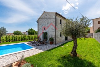 Istria, zona di Parenzo - Casa in pietra d'Istria con piscina