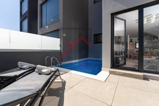 Casa a schiera con 4 camere da letto e piscina, ottimo investimento!!!