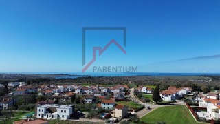 Istria, zona Parenzo - Terreno edificabile di forma regolare a 2 km dal mare