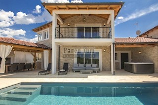 Parenzo, dintorni, bella villa con piscina