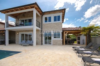 Parenzo, dintorni, bella casa con piscina