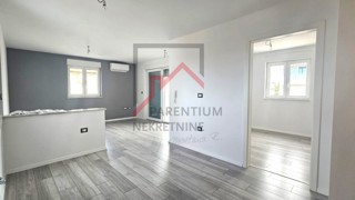 Appartamento con due camere da letto non lontano da Parenzo