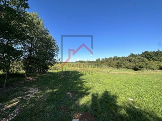 Terreno edificabile in posizione tranquilla ai margini del paese