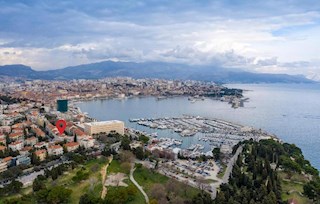 Appartamento Ristrutturato con Cortile in una Zona Prestigiosa – Meje/Zvončac, Spalato