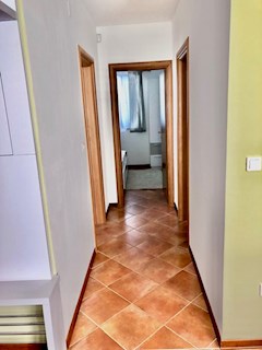 Appartamento bilocale al piano superiore, a 140 m dal mare