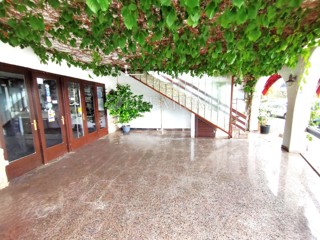 Krk, casa con ristorante e appartamento, prima fila al mare!