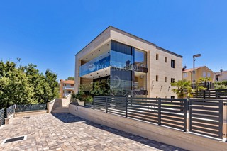 Malinska, vendita, appartamento al piano terra di una nuova costruzione, con giardino e piscina!