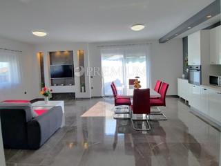 Zona Vrbnik, casa indipendente con piscina!