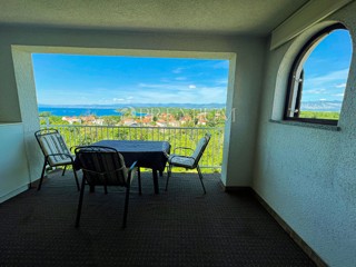 Njivice, appartamento al 1° piano con una bellissima vista sul mare!