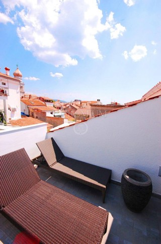 Krk, casa nel centro della città vicino al mare!