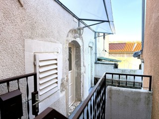 Vrbnik – Autentica casa in pietra in una strada tranquilla!