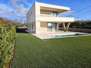 Krk, nuova casa indipendente con piscina!