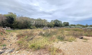 Malinska – terreno edificabile 630 m², forma regolare!