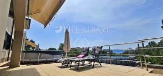 Krk, Pinezici, appartamento al piano terra con vista mare