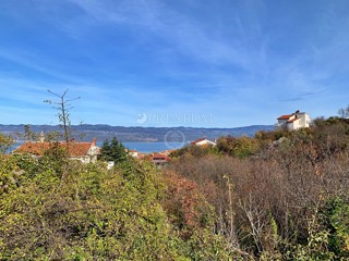 Vrbnik, terreno edificabile con una bellissima vista sul mare!