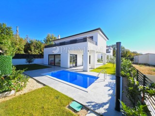 Malinska, nuova casa familiare in una posizione tranquilla!