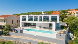 Krk, villa con piscina ai margini della zona di costruzione!