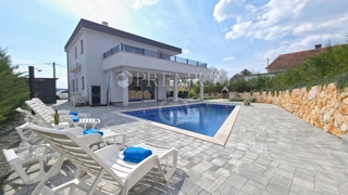 Dintorni di Krk, casa indipendente con piscina!