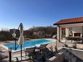 Dobrinj, casa di lusso di nuova costruzione con piscina!