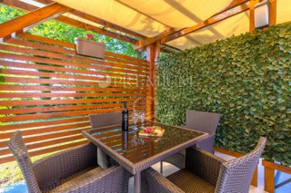 Malinska, appartamento con giardino curato e posto auto!