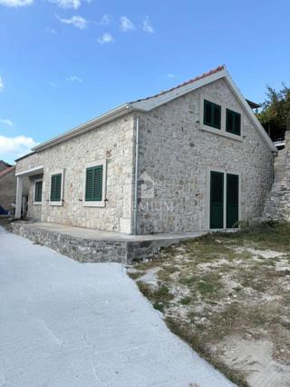 CASA IN PIETRA CON GIARDINO RECENTEMENTE RESTAURATA