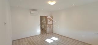 APPARTAMENTO CON TRE CAMERE DA LETTO NEL CENTRO DI POLA, RISTRUTTURAZIONE 2025