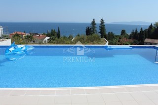 LUSSO APPARTAMENTO CON SPLENDIDA VISTA, VICINO AL MARE