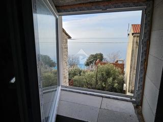 VECCHIA CASA INDIPENDENTE IN PIETRA