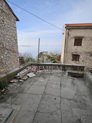 VECCHIA CASA INDIPENDENTE IN PIETRA